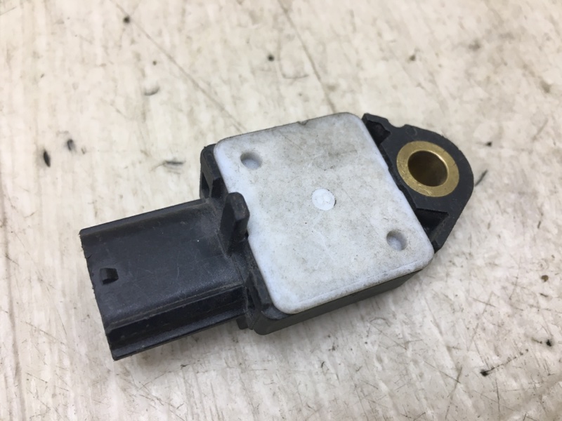 Датчик удара COROLLA 150 06-13