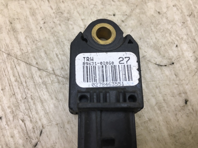 Датчик удара COROLLA 150 06-13