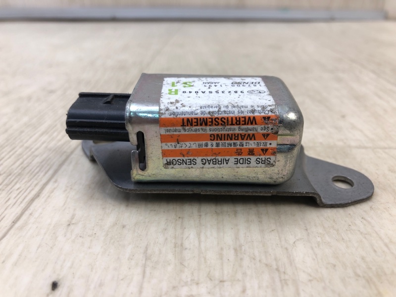 Датчик удара передний правый FORESTER SG 02-07