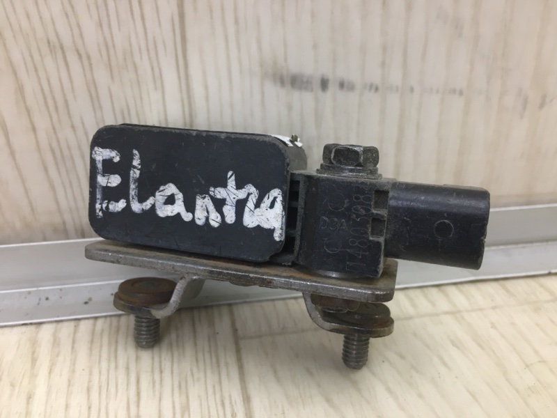 Датчик удара HYUNDAI ELANTRA XD 00-06 95920-2D300 Б/У