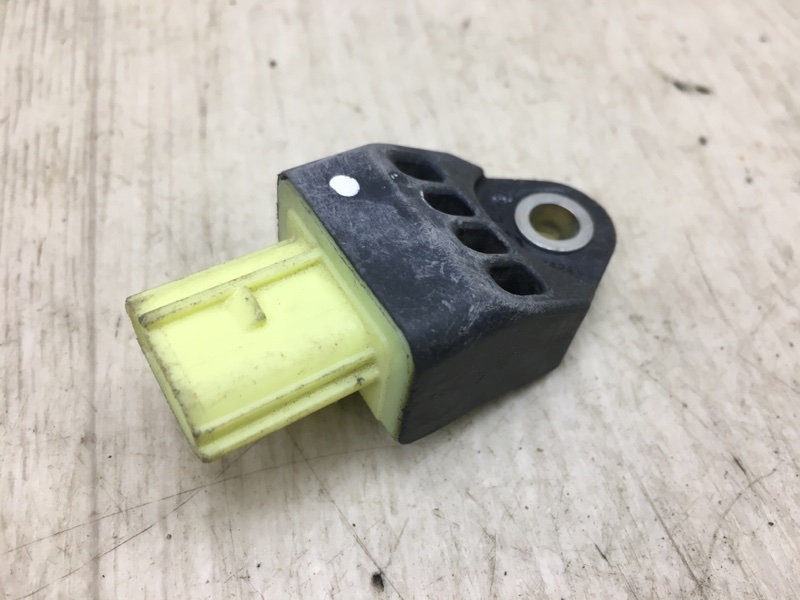 Датчик удара SUBARU IMPREZA 00-07 GD/GG 98237AG000 Б/У