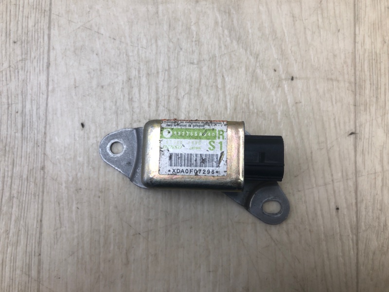 Датчик удара передний правый SUBARU FORESTER SG 02-07 98235SA040 Б/У