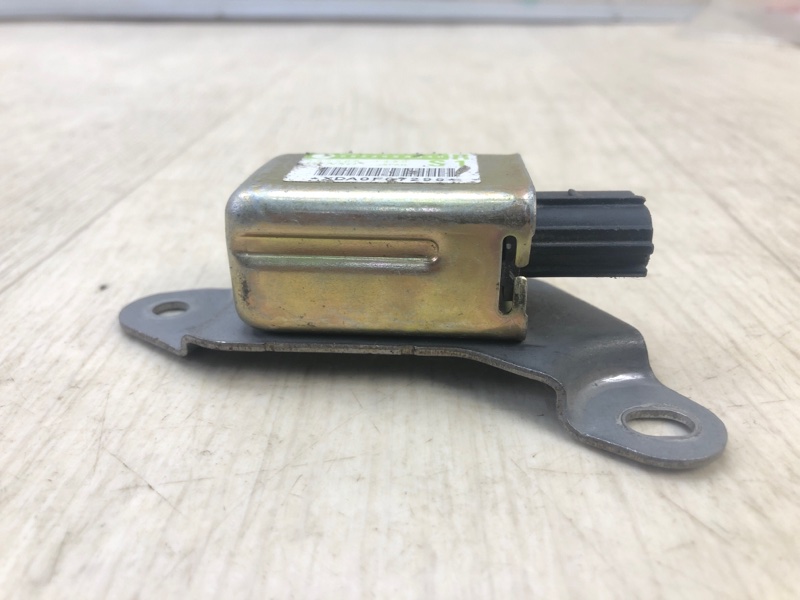 Датчик удара передний правый FORESTER SG 02-07