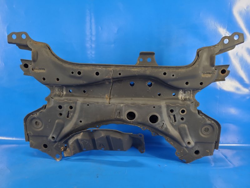 Балка передней подвески TOYOTA AURIS 13-18 51201-02102 Б/У