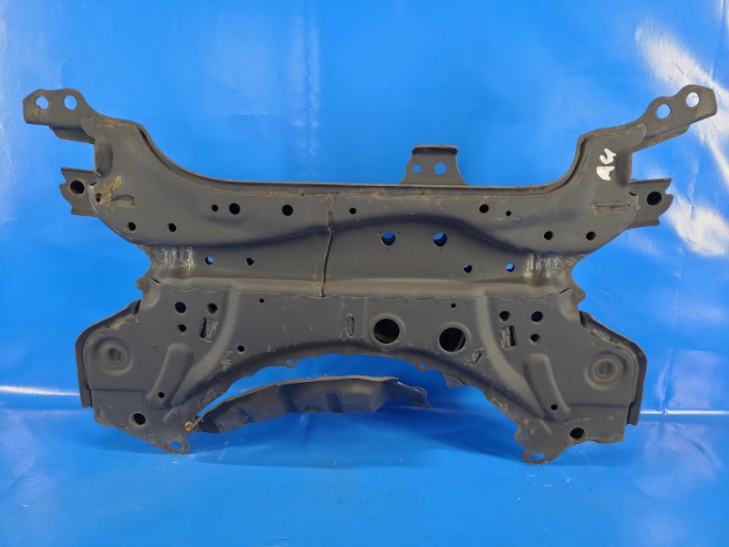 Балка передней подвески TOYOTA AURIS 13-18 51201-02102 Б/У