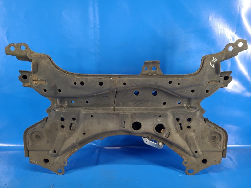 Балка передней подвески TOYOTA COROLLA E16 13- 51201-02102 Б/У