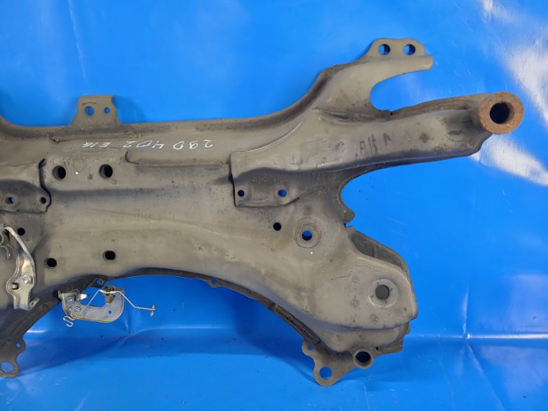 Балка передней подвески COROLLA E16 13-