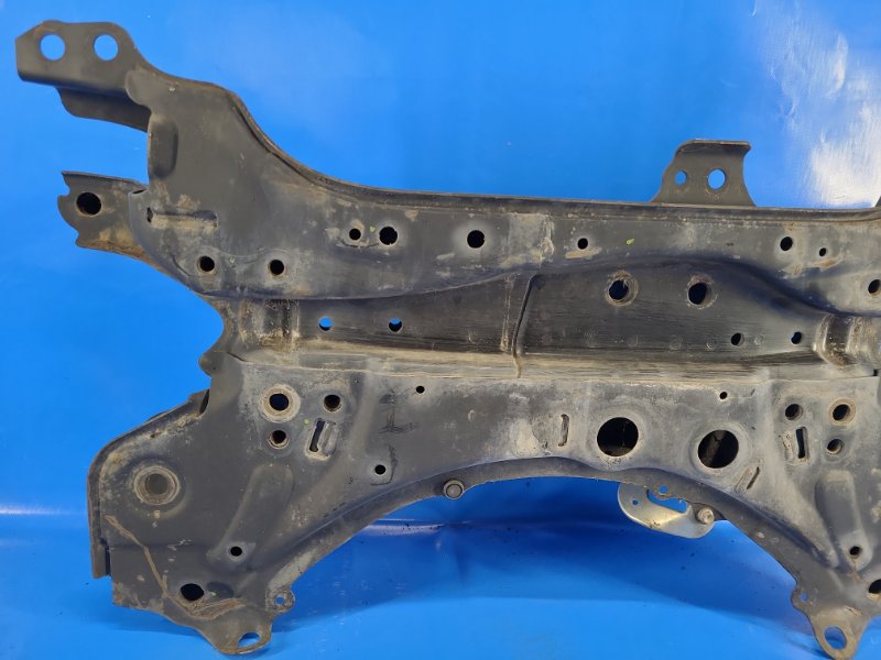 Балка передней подвески COROLLA E16 13-