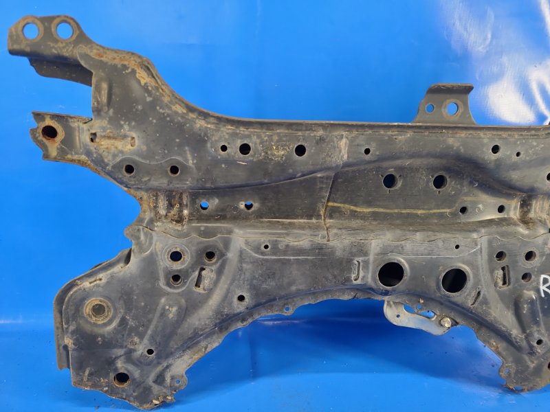 Балка передней подвески RAV4 05-12