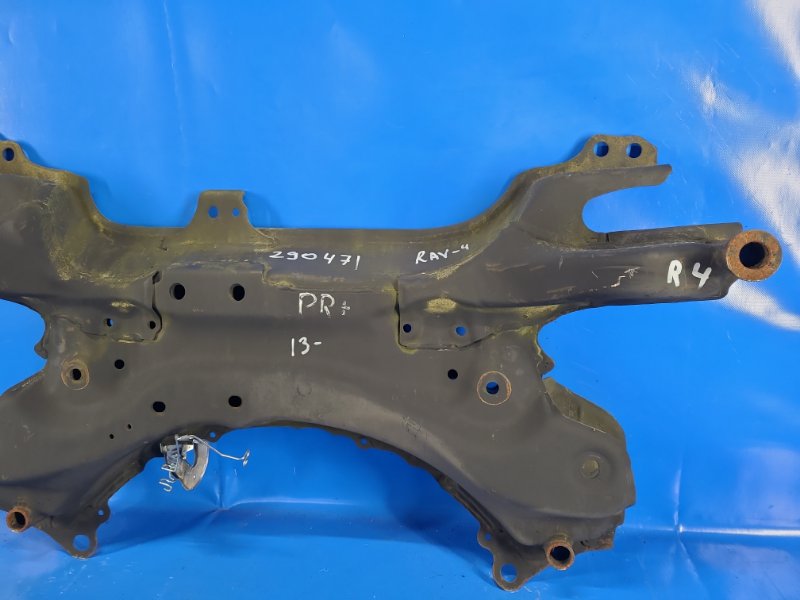 Балка передней подвески RAV4 05-12