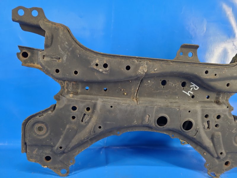 Балка передней подвески RAV4 05-12