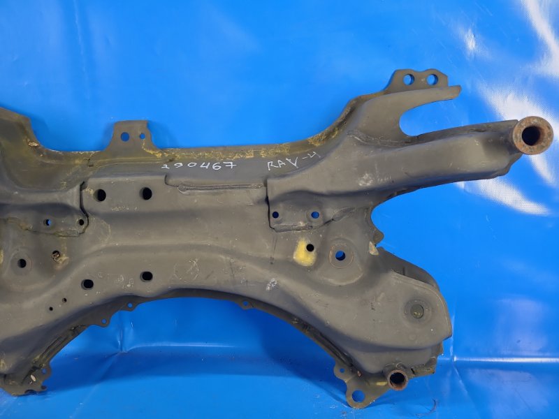 Балка передней подвески RAV4 05-12