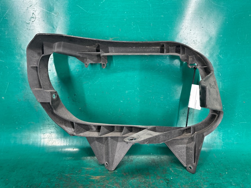 Кронштейн противотуманной фары левый MAZDA CX-9 06-16 3.7