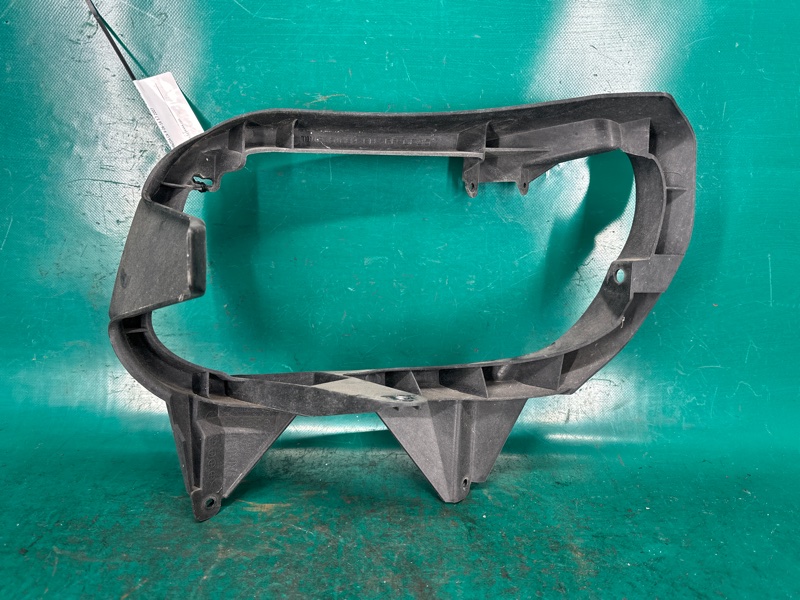 Кронштейн противотуманной фары правый MAZDA CX-9 06-16 3.7