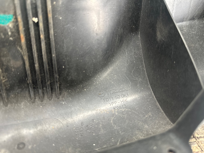 Кронштейн решетки радиатора CX-9 06-16 2007 3.7 Кронштейн решетки радиатора CX-9 06-16 2007 3.7