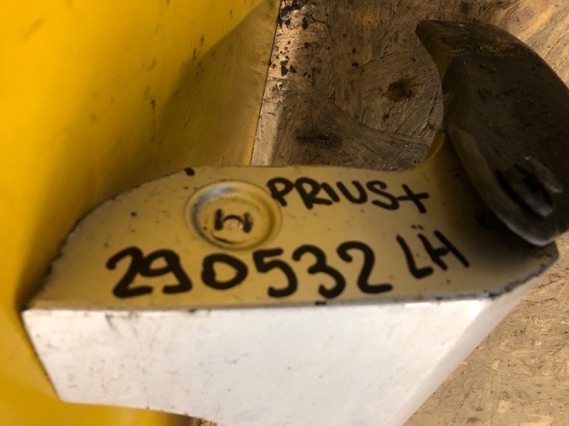 Накладка порога наружная левая PRIUS PLUS 11-14