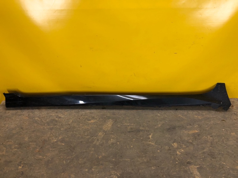 Накладка порога наружная левая NISSAN LEAF 18- 76853-5SA0A Б/У