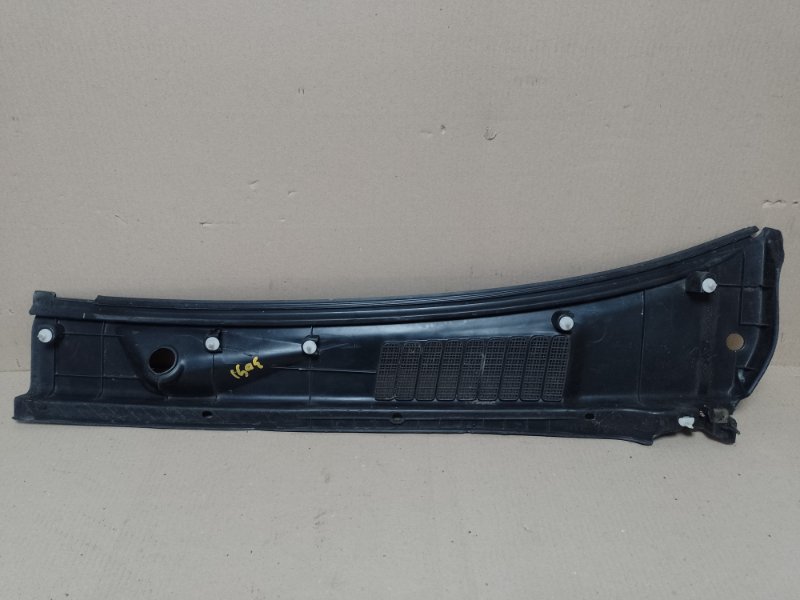 Пластик под лобовое стекло / Жабо правый XTERRA 00-05 2003 Внедорожник 3.3