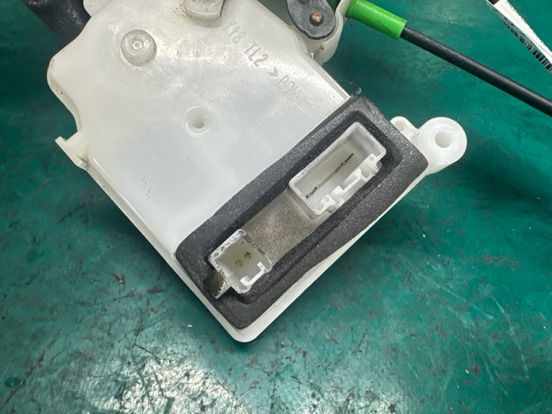 Замок двери задний левый CX-9 06-16 2007 3.7