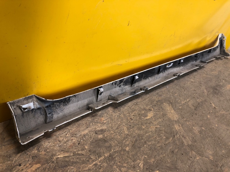 Накладка порога наружная правая LEAF 18-