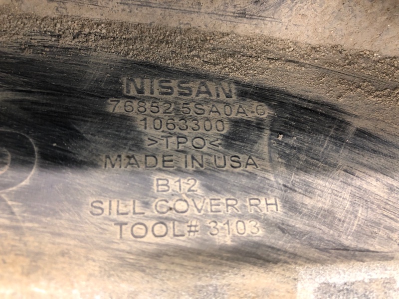 Накладка порога наружная правая LEAF 18-