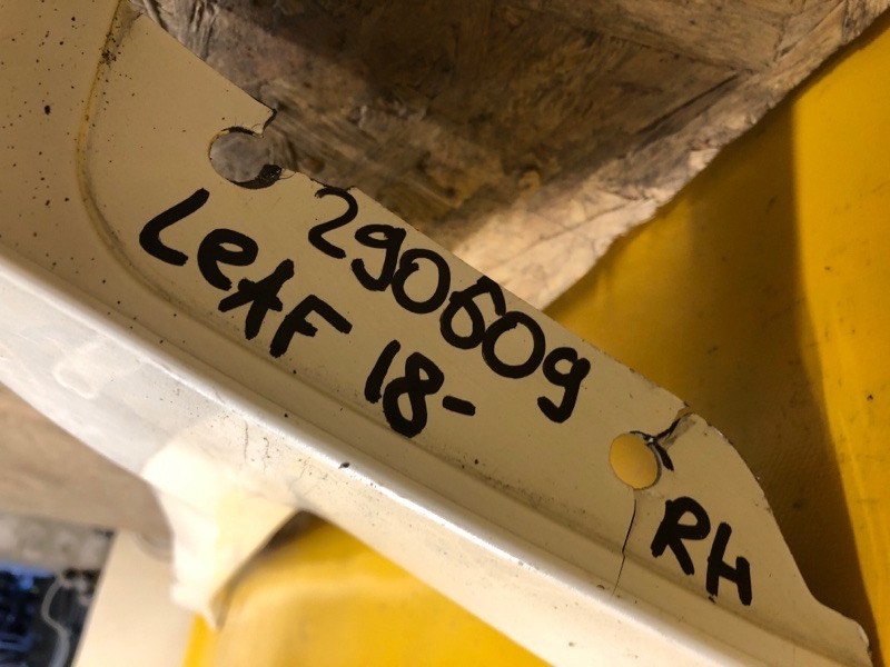 Накладка порога наружная правая LEAF 18-