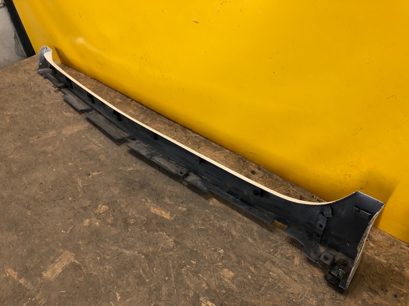 Накладка порога наружная правая LEAF 18-