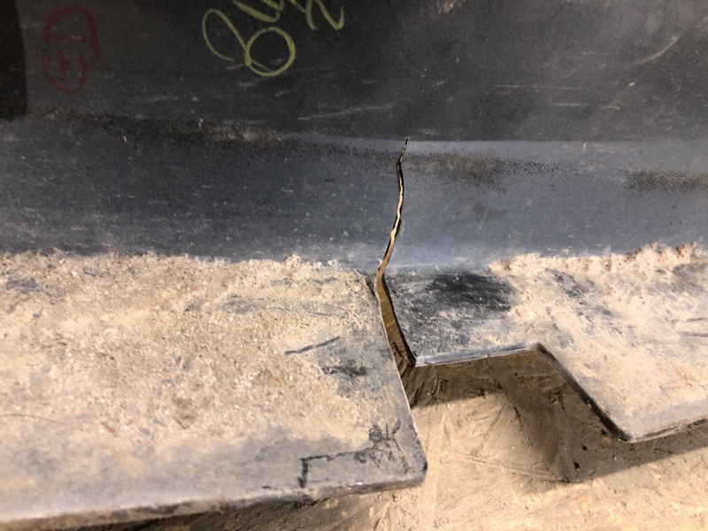 Накладка порога наружная правая LEAF 18-