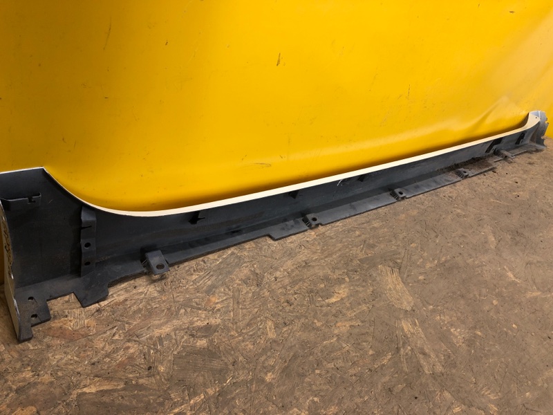 Накладка порога наружная левая NISSAN LEAF 18-