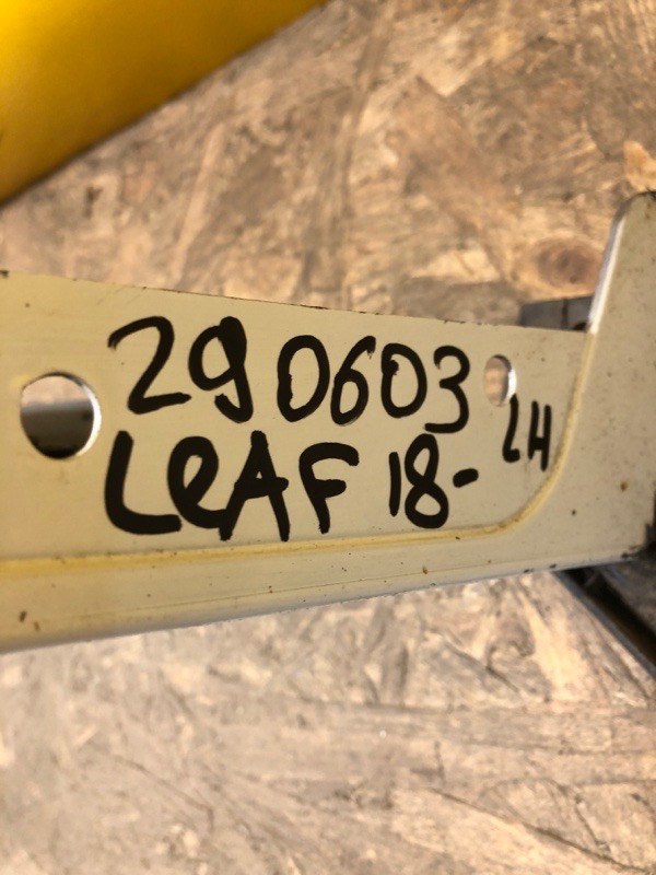 Накладка порога наружная левая LEAF 18-