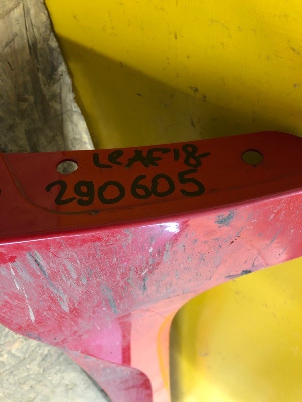 Накладка порога наружная правая LEAF 18-