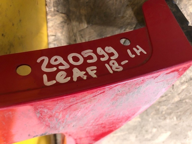 Накладка порога наружная левая LEAF 18- Накладка порога наружная левая LEAF 18-