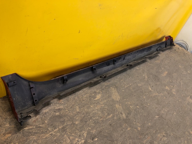 Накладка порога наружная левая NISSAN LEAF 18- Накладка порога наружная левая NISSAN LEAF 18-