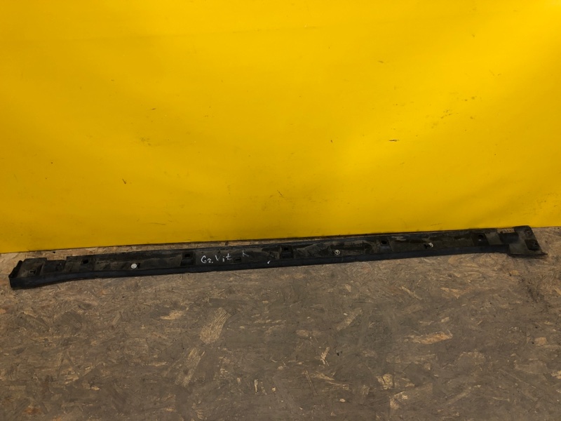 Накладка порога наружная правая SUZUKI GRAND VITARA 05-15 77561-65J0 Б/У