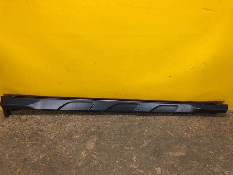 Накладка порога наружная правая HYUNDAI KONA OS 17-23 87752-J9500 Б/У