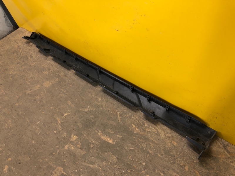 Накладка порога наружная правая KONA OS 17-23