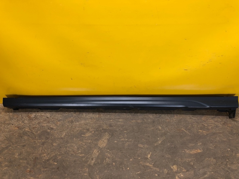 Накладка порога наружная левая HYUNDAI KONA OS 17-23 87753-DD000 Б/У