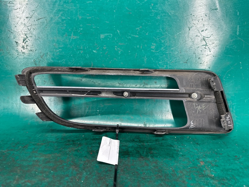 Накладка противотуманной фары левая CX-9 06-16 2007 3.7 Накладка противотуманной фары левая CX-9 06-16 2007 3.7