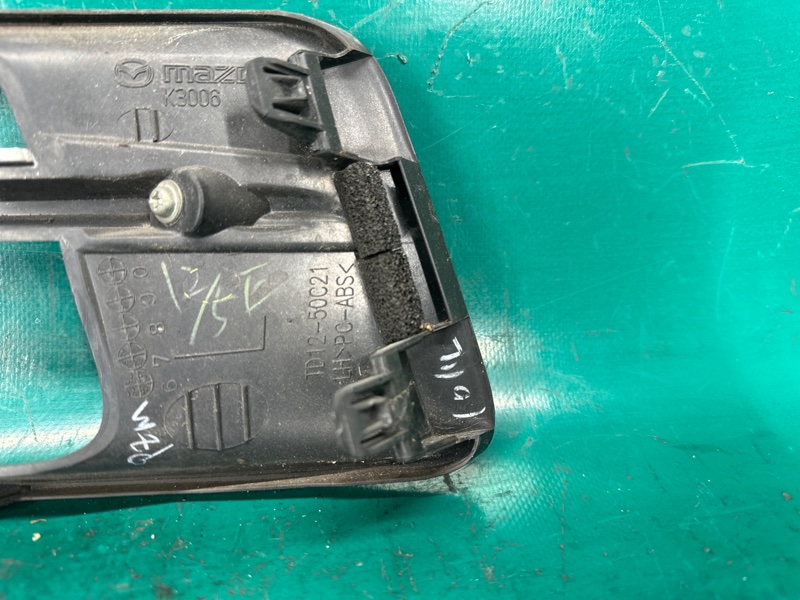 Накладка противотуманной фары левая MAZDA CX-9 06-16 3.7 Накладка противотуманной фары левая MAZDA CX-9 06-16 3.7