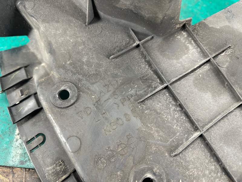 Подкрылок задний левый CX-9 06-16 2007 3.7