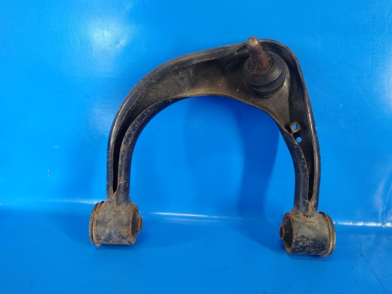 Рычаг передней подвески верхний левый HILUX 2015–