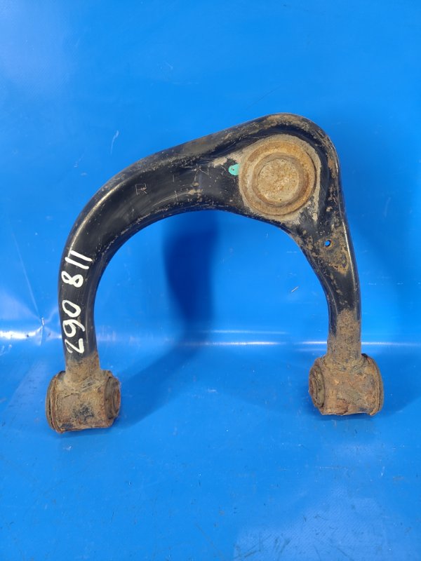 Рычаг передней подвески верхний правый TOYOTA LAND CRUISER PRADO 150 09-17 48610-60070 Б/У