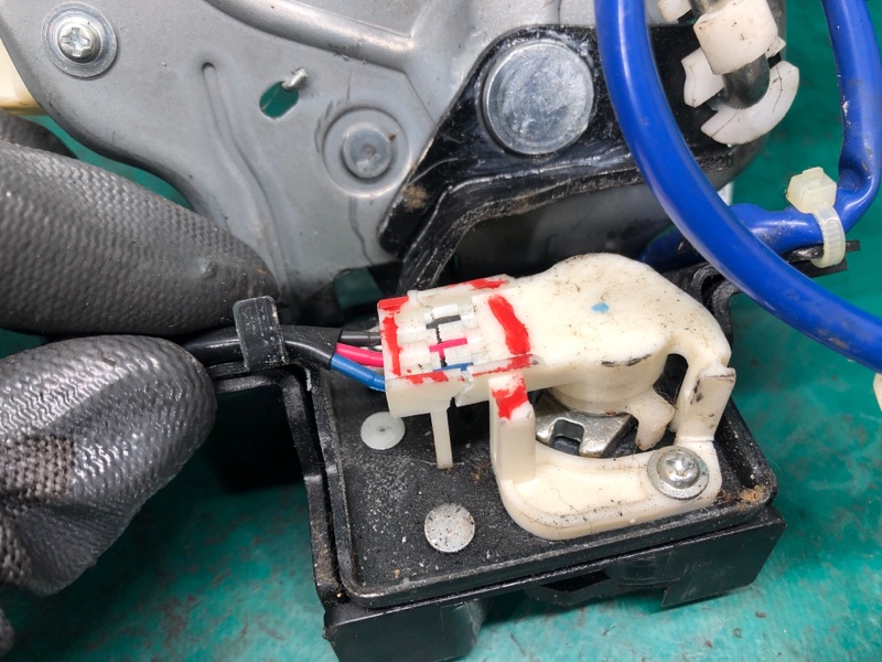 Замок крышки багажника CX-9 06-16 2007 3.7