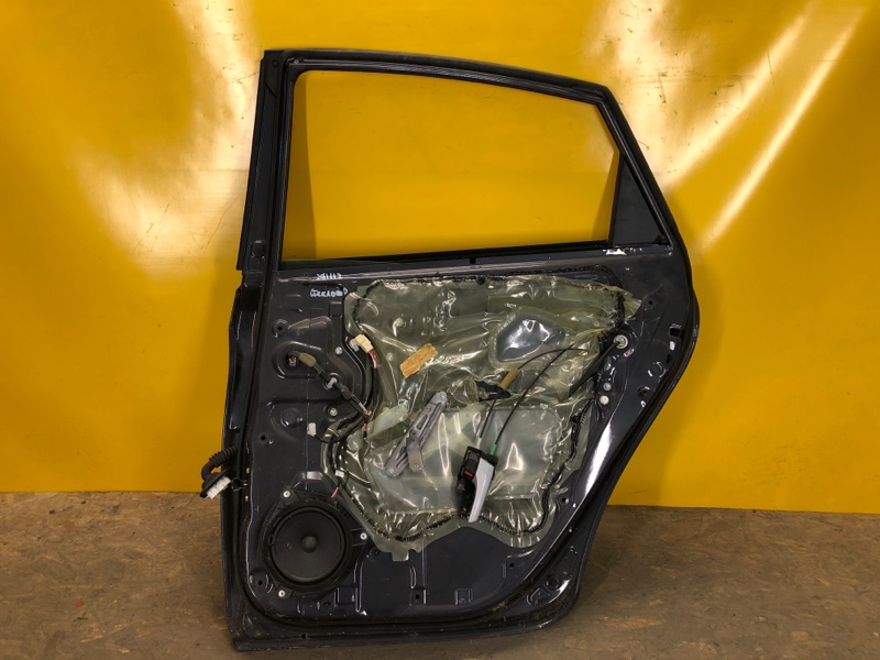 Дверь задняя правая PRIUS - 30 09-17