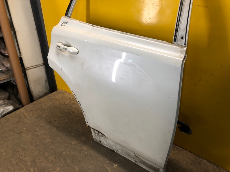 Дверь задняя правая RAV4 13-19