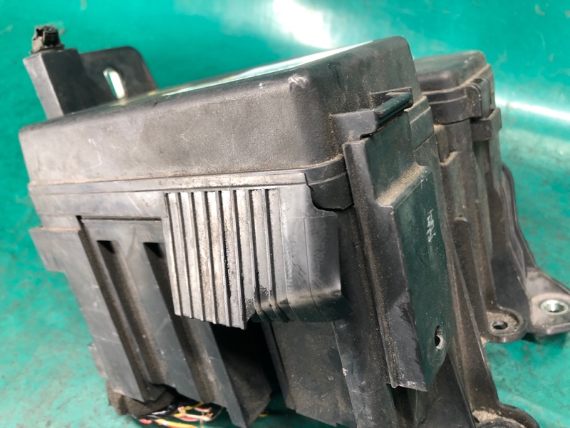 Блок предохранителей моторный отсек CX-9 06-16 2007 3.7 Блок предохранителей моторный отсек CX-9 06-16 2007 3.7