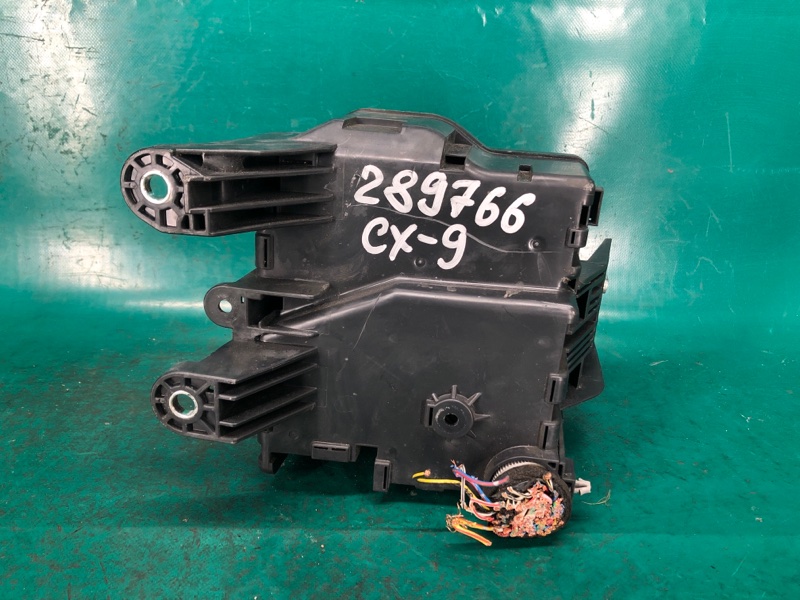 Блок предохранителей моторный отсек CX-9 06-16 2007 3.7 Блок предохранителей моторный отсек CX-9 06-16 2007 3.7