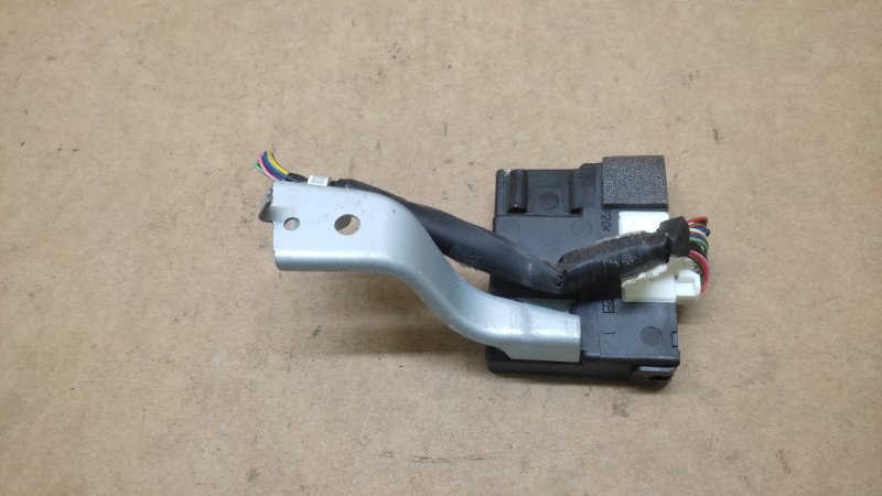 Блок иммобилайзера RAV4 05-12