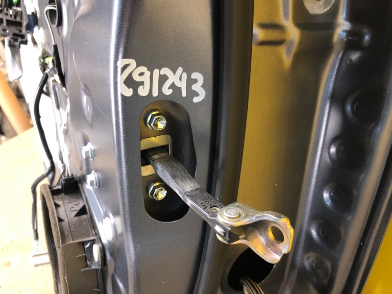 Запчасть ограничитель двери передний левый TOYOTA RAV4 18- 68610-42060 Б/У Ограничитель двери передний левый TOYOTA RAV4 18- 68610-42060 Б/У