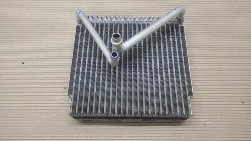 Испаритель кондиционера VOLKSWAGEN PASSAT B7 11-15 2012 CBTA 2.5L 561 820 103 Б/У